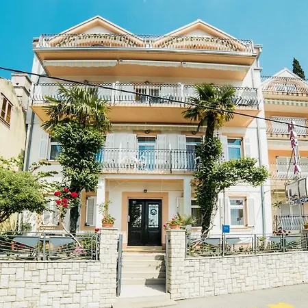 Apartment 5206a